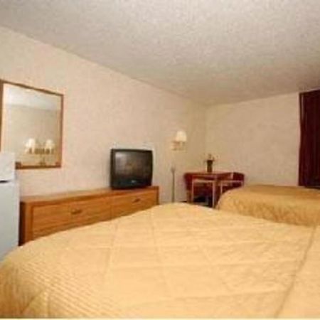 Quality Inn Waynesburg Екстериор снимка